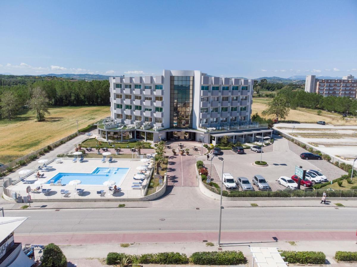 Hotel Residence Imperial Misano Adriatico Exterior photo
