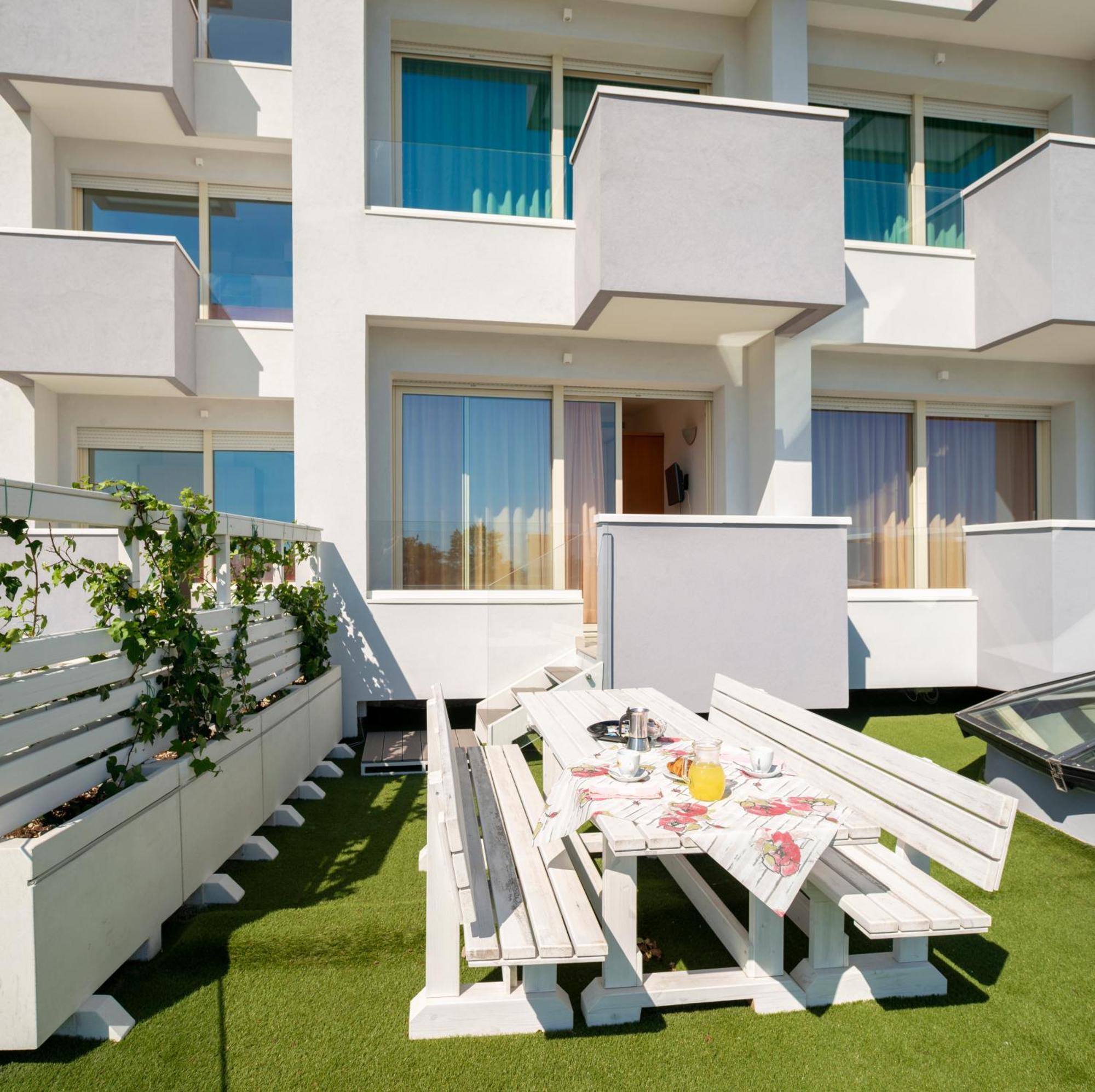 Hotel Residence Imperial Misano Adriatico Exterior photo